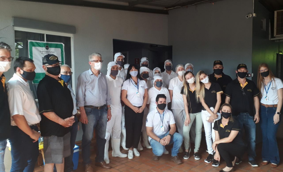 Esse instrumento é um marco na trajetória das pequenas empresas familiares, pois elas poderão expandir seus negócios, ampliar vendas, produzir mais”, afirmou o secretário da Agricultura e do Abastecimento, Norberto Ortigara, ao entregar, nesta sexta-feira (02), o certificado de adesão ao município de Santa Helena, no Oeste do Paraná. Foto:SEAB