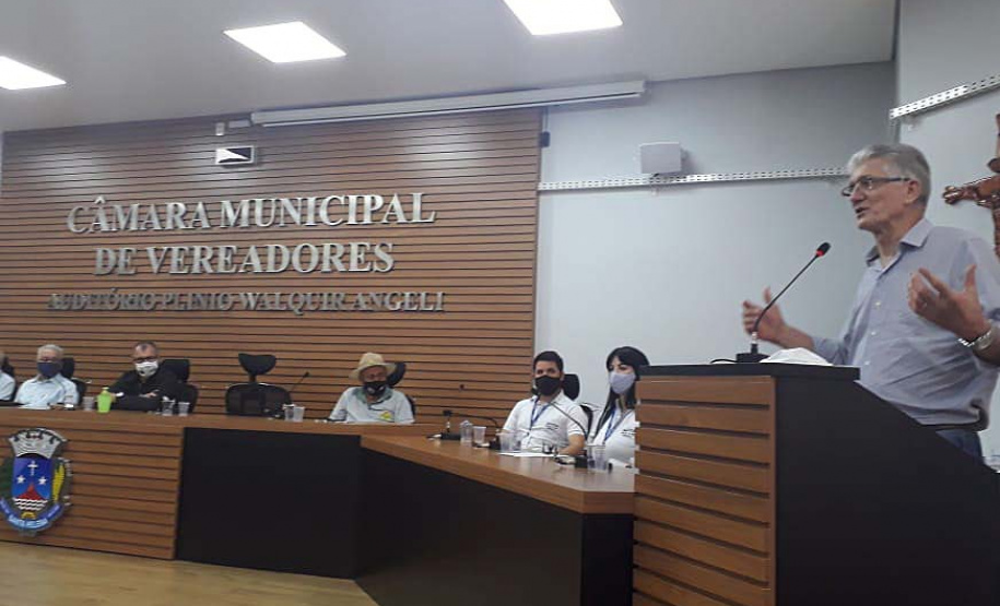 Esse instrumento é um marco na trajetória das pequenas empresas familiares, pois elas poderão expandir seus negócios, ampliar vendas, produzir mais”, afirmou o secretário da Agricultura e do Abastecimento, Norberto Ortigara, ao entregar, nesta sexta-feira (02), o certificado de adesão ao município de Santa Helena, no Oeste do Paraná. Foto:SEAB