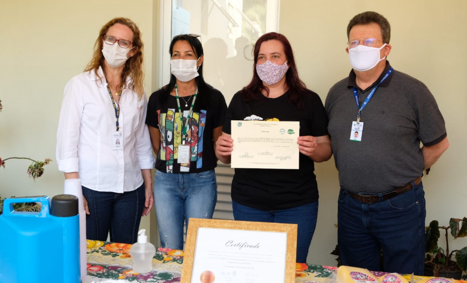 Esse instrumento é um marco na trajetória das pequenas empresas familiares, pois elas poderão expandir seus negócios, ampliar vendas, produzir mais”, afirmou o secretário da Agricultura e do Abastecimento, Norberto Ortigara, ao entregar, nesta sexta-feira (02), o certificado de adesão ao município de Santa Helena, no Oeste do Paraná. Foto:SEAB