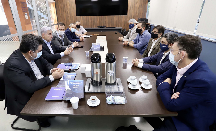 O Porto de Paranaguá recebeu nesta sexta-feira (2) a visita oficial do embaixador plurinacional da Bolívia, Wilfredo Rojo