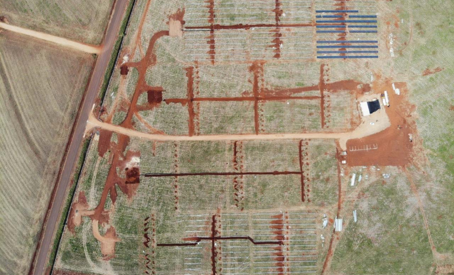 Usina solar da Copel recebe módulos fotovoltaicos. Foto: Copel