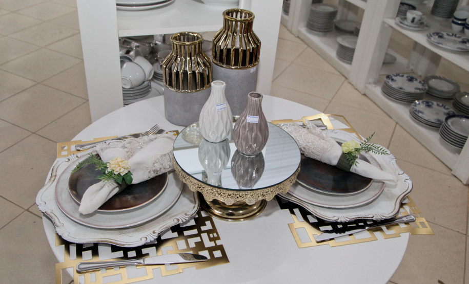 Porcelanas Germer. Criada em 1978, a fábrica emprega cerca de 500 pessoas e produz em média um milhão de peças por mês.Feito no Paraná. Foto: Ari Dias/AEN.