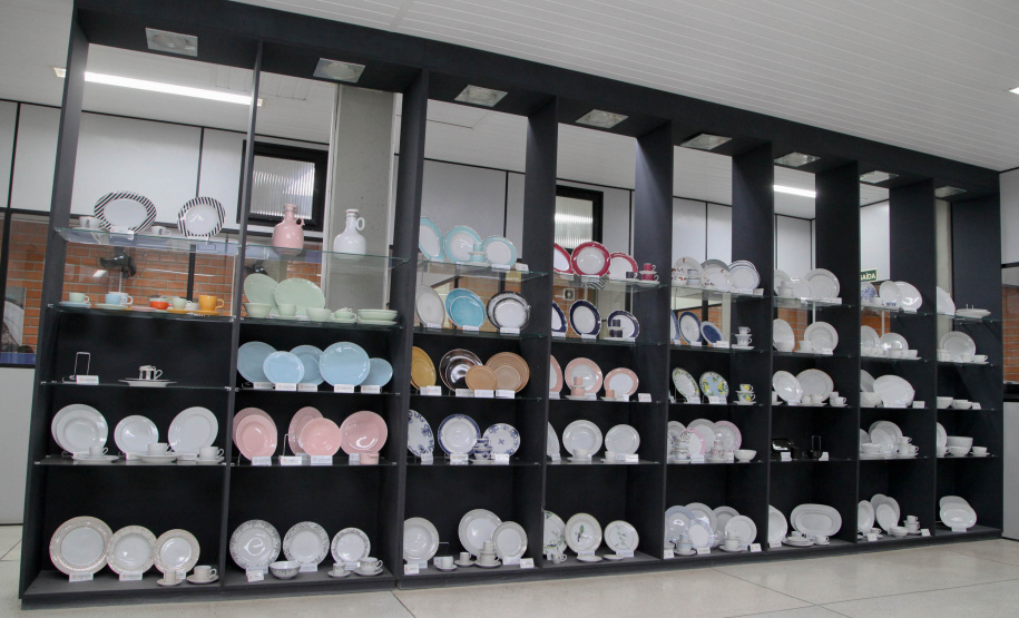 Porcelanas Germer. Criada em 1978, a fábrica emprega cerca de 500 pessoas e produz em média um milhão de peças por mês.Feito no Paraná. Foto: Ari Dias/AEN.