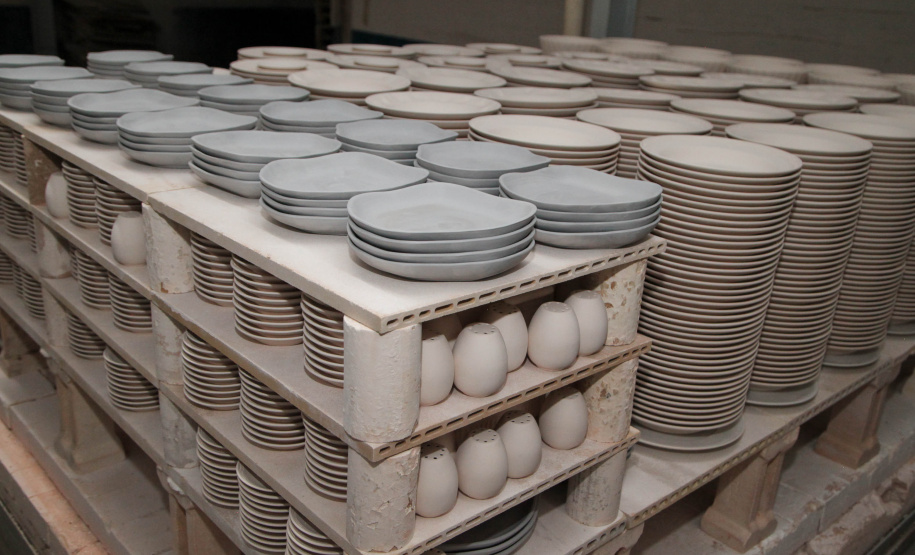 Porcelanas Germer. Criada em 1978, a fábrica emprega cerca de 500 pessoas e produz em média um milhão de peças por mês.Feito no Paraná. Foto: Ari Dias/AEN.