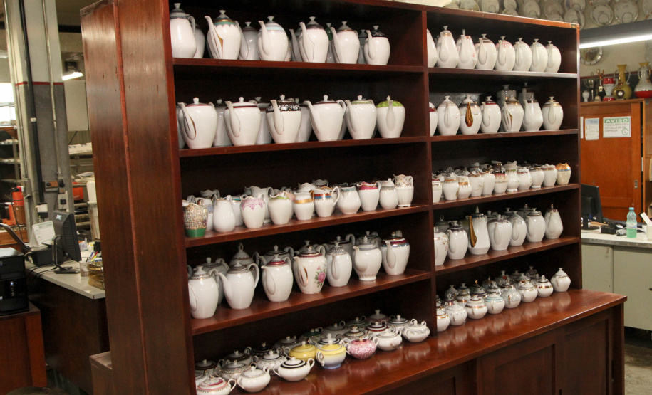 Uma das mais tradicionais indústrias da cidade é a Schimidt. A empresa, fundada em 1945, tem uma fábrica operando desde 1953 e hoje é uma das marcas de louças de mesa mais tradicionais do Brasil.. Foto: Ari Dias/AEN.