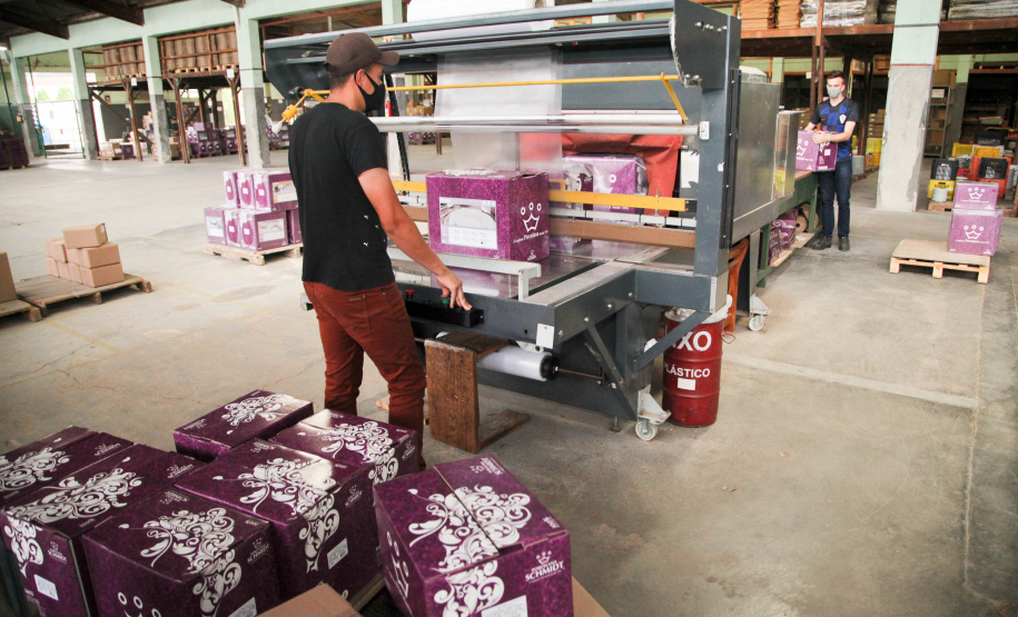 Uma das mais tradicionais indústrias da cidade é a Schimidt. A empresa, fundada em 1945, tem uma fábrica operando desde 1953 e hoje é uma das marcas de louças de mesa mais tradicionais do Brasil.. Foto: Ari Dias/AEN.