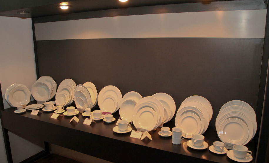 Uma das mais tradicionais indústrias da cidade é a Schimidt. A empresa, fundada em 1945, tem uma fábrica operando desde 1953 e hoje é uma das marcas de louças de mesa mais tradicionais do Brasil.. Foto: Ari Dias/AEN.