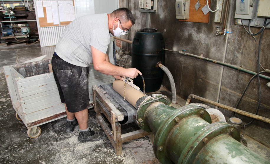 Uma das mais tradicionais indústrias da cidade é a Schimidt. A empresa, fundada em 1945, tem uma fábrica operando desde 1953 e hoje é uma das marcas de louças de mesa mais tradicionais do Brasil.. Foto: Ari Dias/AEN.