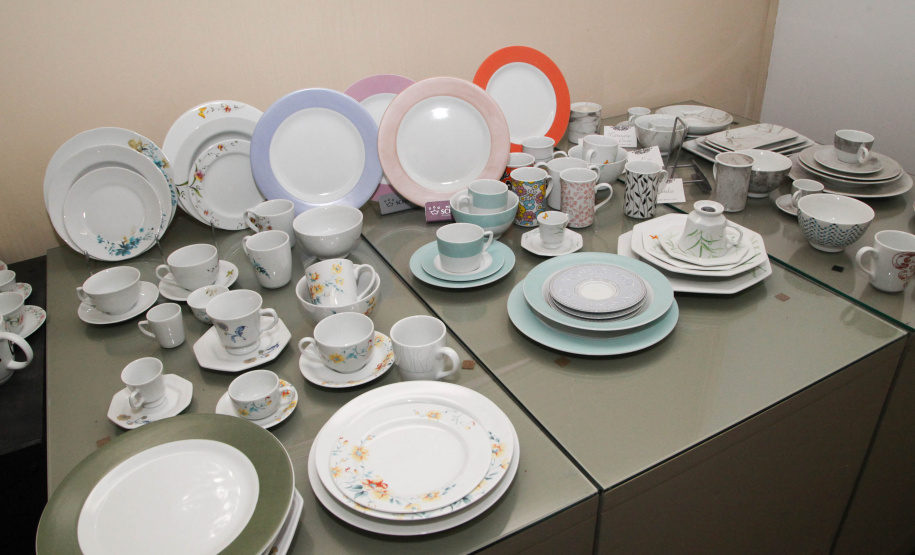 Uma das mais tradicionais indústrias da cidade é a Schimidt. A empresa, fundada em 1945, tem uma fábrica operando desde 1953 e hoje é uma das marcas de louças de mesa mais tradicionais do Brasil.. Foto: Ari Dias/AEN.