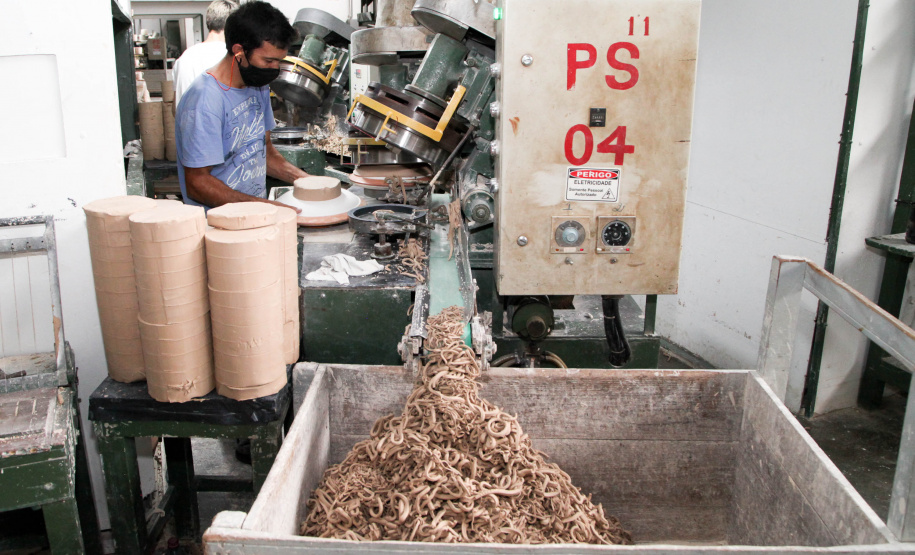 Uma das mais tradicionais indústrias da cidade é a Schimidt. A empresa, fundada em 1945, tem uma fábrica operando desde 1953 e hoje é uma das marcas de louças de mesa mais tradicionais do Brasil.. Foto: Ari Dias/AEN.