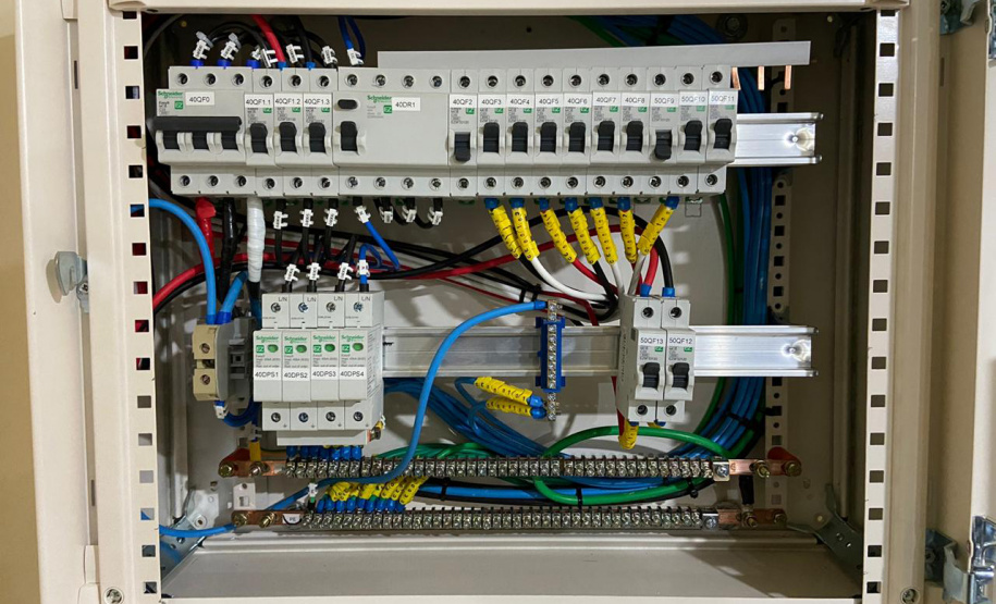 A Secretaria do Desenvolvimento Sustentável e do Turismo modernizou toda a sua infraestrutura de informática e comunicação, o que garante melhor suporte às atividades do órgão. A iniciativa foi uma parceria com a Celepar, que participou desde o desenvolvimento do projeto técnico, fez o acompanhamento da obra e a homologação final das instalações.   Foto: Celepar