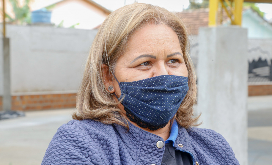 Diretora da escola, Alezi Aparecida Pereira da Silva já faz planos de como usar a nova estrutura. “Vamos aproveitar muito, para aulas e eventos. Essa comunidade aqui não conta com opções de lazer. Que bom que agora o Governo do Estado ouviu a nossa voz para um pedido de muitos anos”, ressalta.Foto: Gilson Abreu/AEN