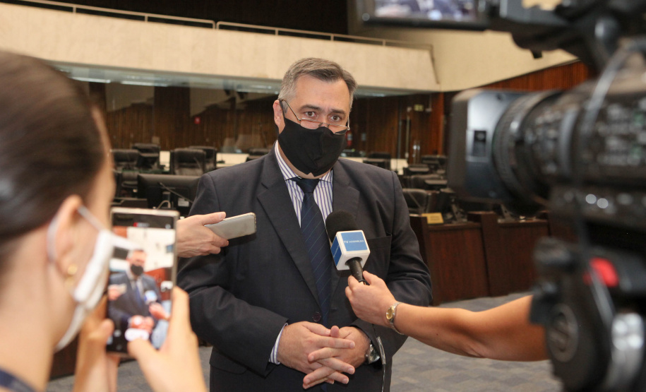 O secretário de Estado da Saúde, Beto Preto, apresentou o relatório de ações da pasta aos deputados estaduais em audiência pública na Assembleia Legislativa do Paraná (Alep), nesta terça-feira (6). Os destaques de investimentos e atividades realizadas foram as ações para o enfrentamento à pandemia pela Covid-19. Foto: Ari Dias/AEN
