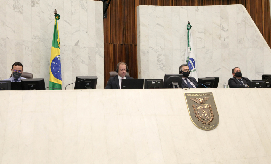 O secretário de Estado da Saúde, Beto Preto, apresentou o relatório de ações da pasta aos deputados estaduais em audiência pública na Assembleia Legislativa do Paraná (Alep), nesta terça-feira (6). Os destaques de investimentos e atividades realizadas foram as ações para o enfrentamento à pandemia pela Covid-19. Foto: Ari Dias/AEN