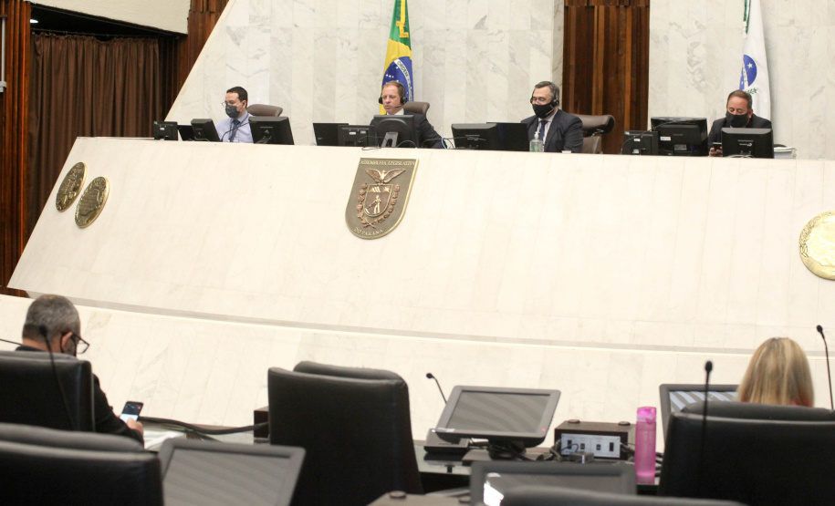 O secretário de Estado da Saúde, Beto Preto, apresentou o relatório de ações da pasta aos deputados estaduais em audiência pública na Assembleia Legislativa do Paraná (Alep), nesta terça-feira (6). Os destaques de investimentos e atividades realizadas foram as ações para o enfrentamento à pandemia pela Covid-19. Foto: Ari Dias/AEN