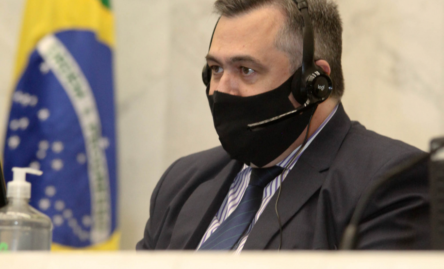 O secretário de Estado da Saúde, Beto Preto, apresentou o relatório de ações da pasta aos deputados estaduais em audiência pública na Assembleia Legislativa do Paraná (Alep), nesta terça-feira (6). Os destaques de investimentos e atividades realizadas foram as ações para o enfrentamento à pandemia pela Covid-19. Foto: Ari Dias/AEN