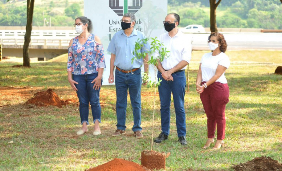 UEL celebra aniversário com homenagem a profissionais de saúde e pacientes. Foto:UEL