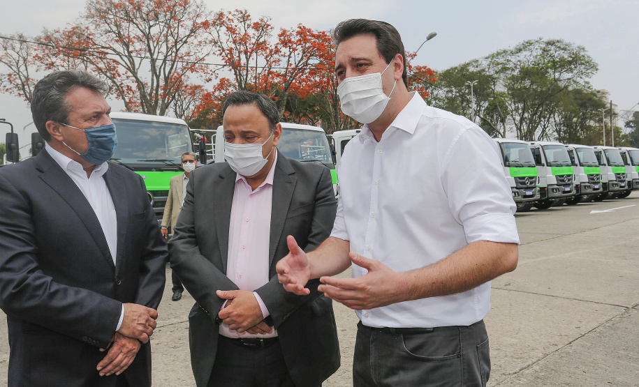 Curitiba-07-10-2020 - Instituto Aguá Terra - Governador Carlos Massa Ratinho Junior e o  secretário do Desenvolvimento Sustentável e do Turismo , Márcio Nunes,  entregam 14 caminhões pipa  - Foto : Jonathan Campos / AEN