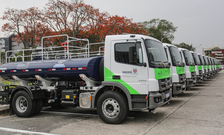 Curitiba-07-10-2020 - Instituto Aguá Terra - Governador Carlos Massa Ratinho Junior e o  secretário do Desenvolvimento Sustentável e do Turismo , Márcio Nunes,  entregam 14 caminhões pipa  - Foto : Jonathan Campos / AEN