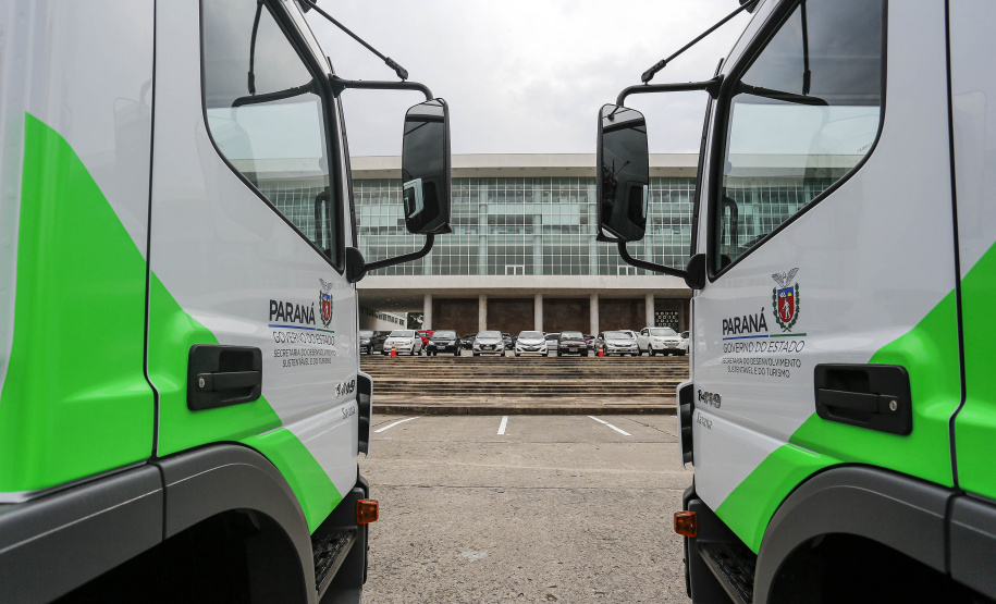 Curitiba-07-10-2020 - Instituto Aguá Terra - Governador Carlos Massa Ratinho Junior e o  secretário do Desenvolvimento Sustentável e do Turismo , Márcio Nunes,  entregam 14 caminhões pipa  - Foto : Jonathan Campos / AEN
