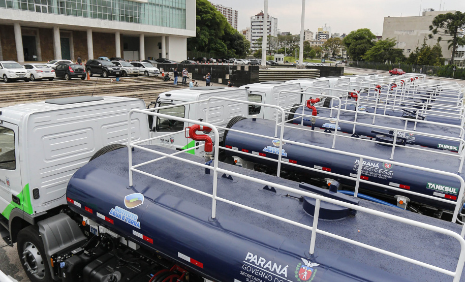 Curitiba-07-10-2020 - Instituto Aguá Terra - Governador Carlos Massa Ratinho Junior e o  secretário do Desenvolvimento Sustentável e do Turismo , Márcio Nunes,  entregam 14 caminhões pipa  - Foto : Jonathan Campos / AEN