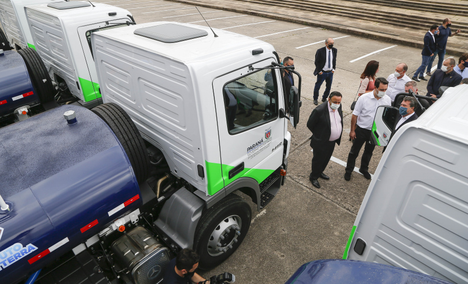 Curitiba-07-10-2020 - Instituto Aguá Terra - Governador Carlos Massa Ratinho Junior e o  secretário do Desenvolvimento Sustentável e do Turismo , Márcio Nunes,  entregam 14 caminhões pipa  - Foto : Jonathan Campos / AEN