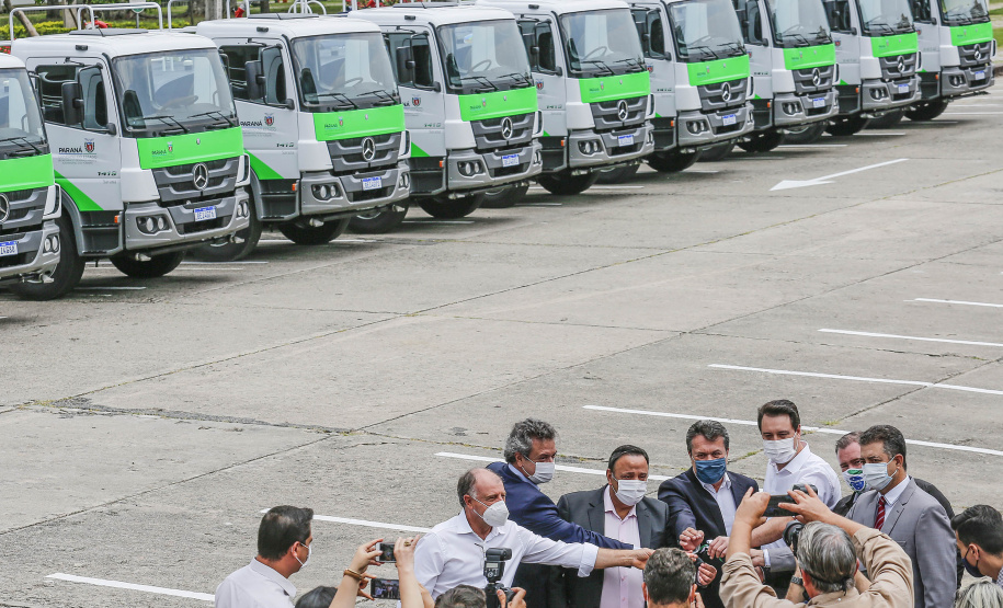Curitiba-07-10-2020 - Instituto Aguá Terra - Governador Carlos Massa Ratinho Junior e o  secretário do Desenvolvimento Sustentável e do Turismo , Márcio Nunes,  entregam 14 caminhões pipa  - Foto : Jonathan Campos / AEN