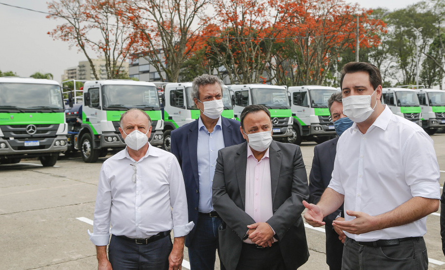 Curitiba-07-10-2020 - Instituto Aguá Terra - Governador Carlos Massa Ratinho Junior e o  secretário do Desenvolvimento Sustentável e do Turismo , Márcio Nunes,  entregam 14 caminhões pipa  - Foto : Jonathan Campos / AEN