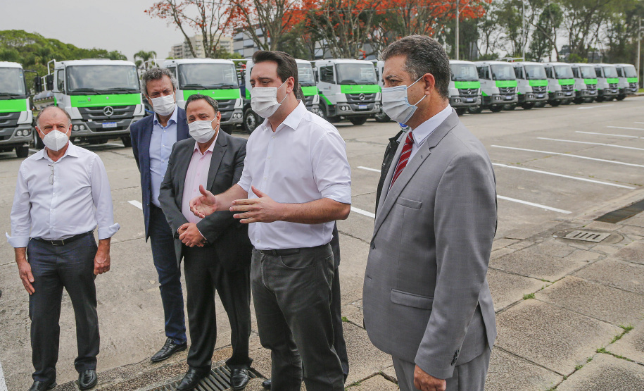Curitiba-07-10-2020 - Instituto Aguá Terra - Governador Carlos Massa Ratinho Junior e o  secretário do Desenvolvimento Sustentável e do Turismo , Márcio Nunes,  entregam 14 caminhões pipa  - Foto : Jonathan Campos / AEN