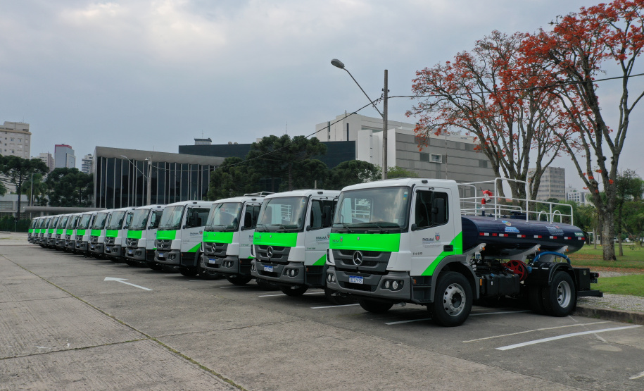Curitiba-07-10-2020 - Instituto Aguá Terra - Governador Carlos Massa Ratinho Junior e o  secretário do Desenvolvimento Sustentável e do Turismo , Márcio Nunes,  entregam 14 caminhões pipa.Foto: Alessandro Vieira/AEN
