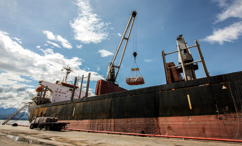 Segue crescente o volume de cargas movimentado pelos portos paranaenses em 2020. Comparando os meses de setembro, deste e do ano passado, o acréscimo registrado passa dos 28%.