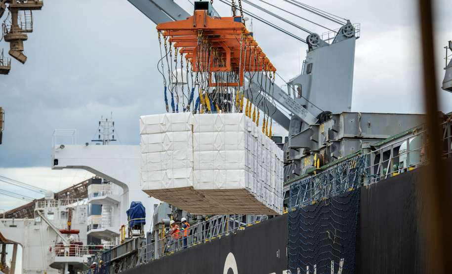Segue crescente o volume de cargas movimentado pelos portos paranaenses em 2020. Comparando os meses de setembro, deste e do ano passado, o acréscimo registrado passa dos 28%.