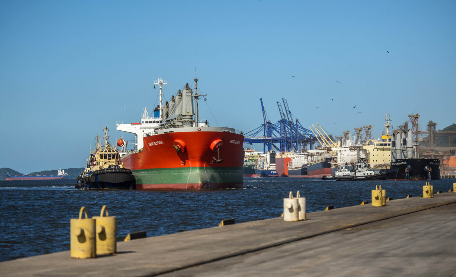 Segue crescente o volume de cargas movimentado pelos portos paranaenses em 2020. Comparando os meses de setembro, deste e do ano passado, o acréscimo registrado passa dos 28%.