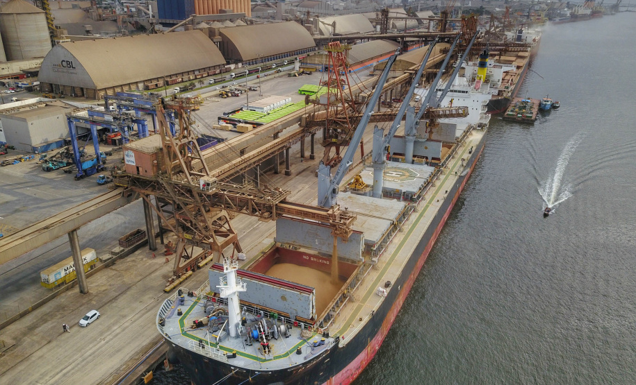 04/2019 - 
Segue crescente o volume de cargas movimentado pelos portos paranaenses em 2020. Comparando os meses de setembro, deste e do ano passado, o acréscimo registrado passa dos 28%.  Foto: José Fernando Ogura/AEN
