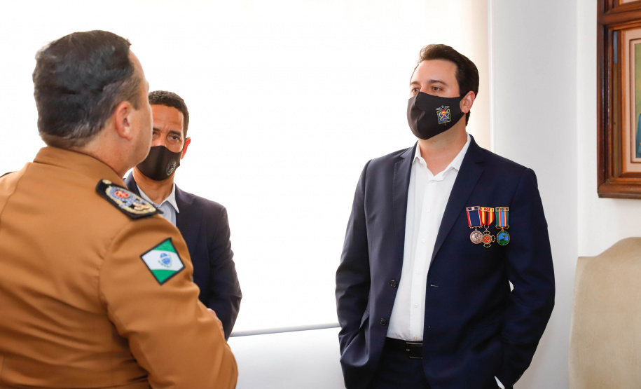 O governador Carlos Massa Ratinho Junior participou nesta quinta-feira (8) da comemoração dos 108 anos do Corpo de Bombeiros do Paraná