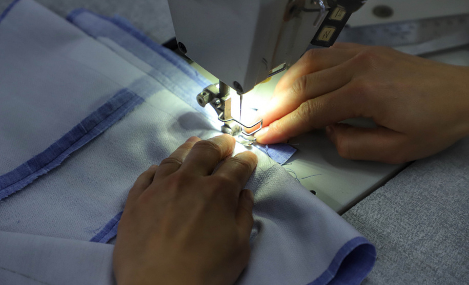 Com 43 anos de história, a Raffer omeçou como uma pequena alfaiataria e foi crescendo. Hoje, a empresa tem área de 15 mil metros quadrados e emprega 300 pessoas e produz 150 mil peças por mês.