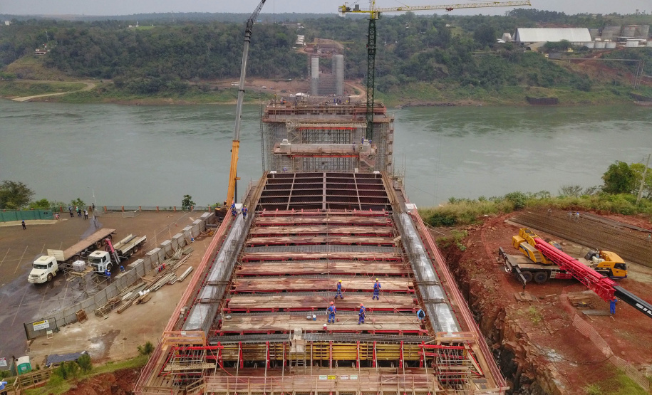 DCIM\100MEDIA\DJI_0317.JPGAs obras da Ponte da Integração, em Foz do Iguaçu, no Oeste do Estado, atingiram 34% no final de setembro. O projeto é uma parceria entre a usina, o Governo do Estado e o governo federal. A gestão da obra é feita pela Secretaria da Infraestrutura e Logística do Paraná