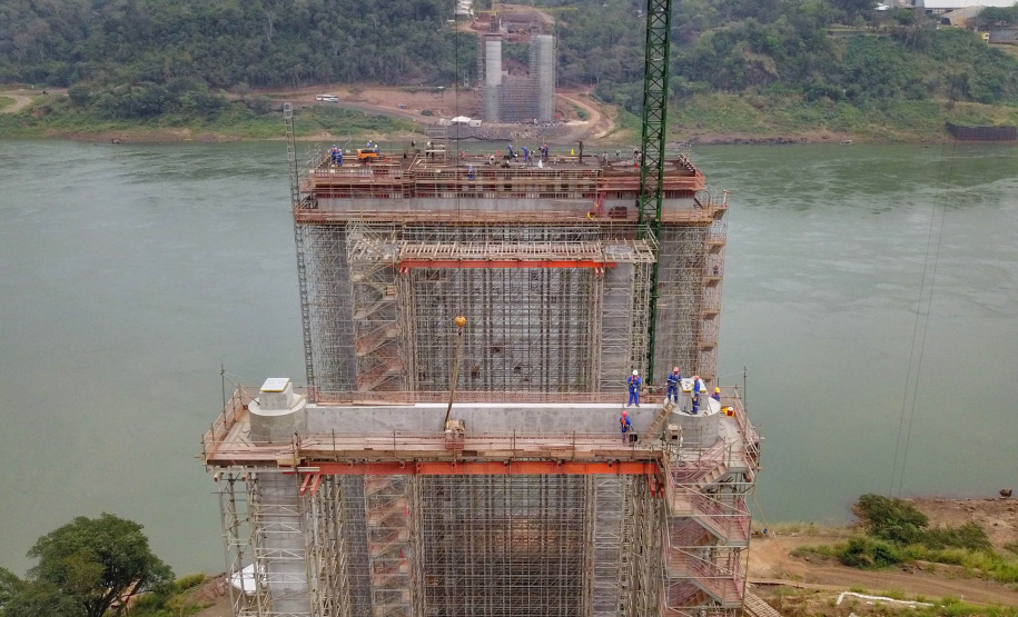 As obras da Ponte da Integração, em Foz do Iguaçu, no Oeste do Estado, atingiram 34% no final de setembro. O projeto é uma parceria entre a usina, o Governo do Estado e o governo federal. A gestão da obra é feita pela Secretaria da Infraestrutura e Logística do Paraná