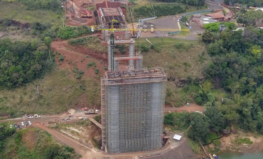 As obras da Ponte da Integração, em Foz do Iguaçu, no Oeste do Estado, atingiram 34% no final de setembro. O projeto é uma parceria entre a usina, o Governo do Estado e o governo federal. A gestão da obra é feita pela Secretaria da Infraestrutura e Logística do Paraná