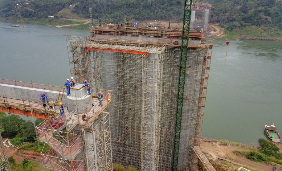 As obras da Ponte da Integração, em Foz do Iguaçu, no Oeste do Estado, atingiram 34% no final de setembro. O projeto é uma parceria entre a usina, o Governo do Estado e o governo federal. A gestão da obra é feita pela Secretaria da Infraestrutura e Logística do Paraná