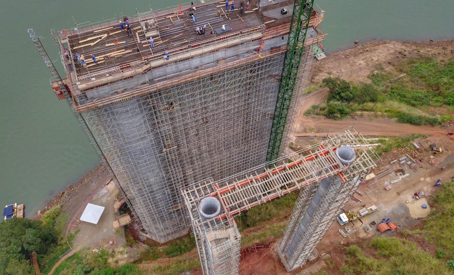 As obras da Ponte da Integração, em Foz do Iguaçu, no Oeste do Estado, atingiram 34% no final de setembro. O projeto é uma parceria entre a usina, o Governo do Estado e o governo federal. A gestão da obra é feita pela Secretaria da Infraestrutura e Logística do Paraná