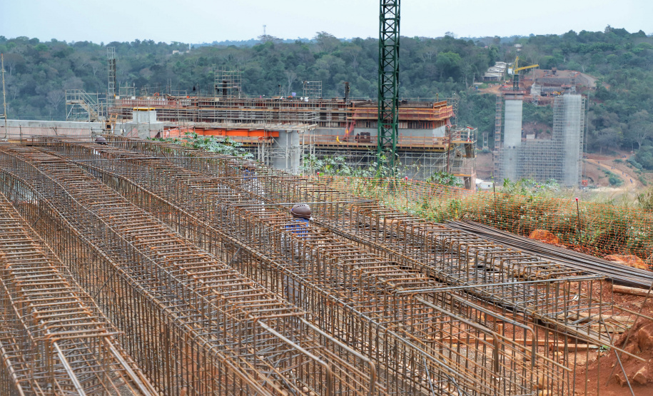 As obras da Ponte da Integração, em Foz do Iguaçu, no Oeste do Estado, atingiram 34% no final de setembro. O projeto é uma parceria entre a usina, o Governo do Estado e o governo federal. A gestão da obra é feita pela Secretaria da Infraestrutura e Logística do Paraná