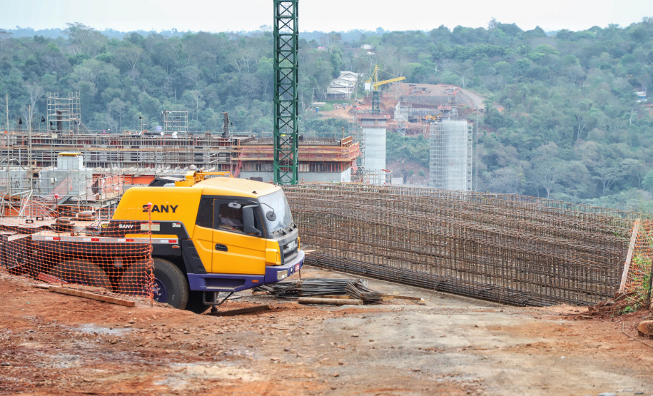 As obras da Ponte da Integração, em Foz do Iguaçu, no Oeste do Estado, atingiram 34% no final de setembro. O projeto é uma parceria entre a usina, o Governo do Estado e o governo federal. A gestão da obra é feita pela Secretaria da Infraestrutura e Logística do Paraná