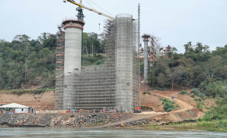 As obras da Ponte da Integração, em Foz do Iguaçu, no Oeste do Estado, atingiram 34% no final de setembro. O projeto é uma parceria entre a usina, o Governo do Estado e o governo federal. A gestão da obra é feita pela Secretaria da Infraestrutura e Logística do Paraná