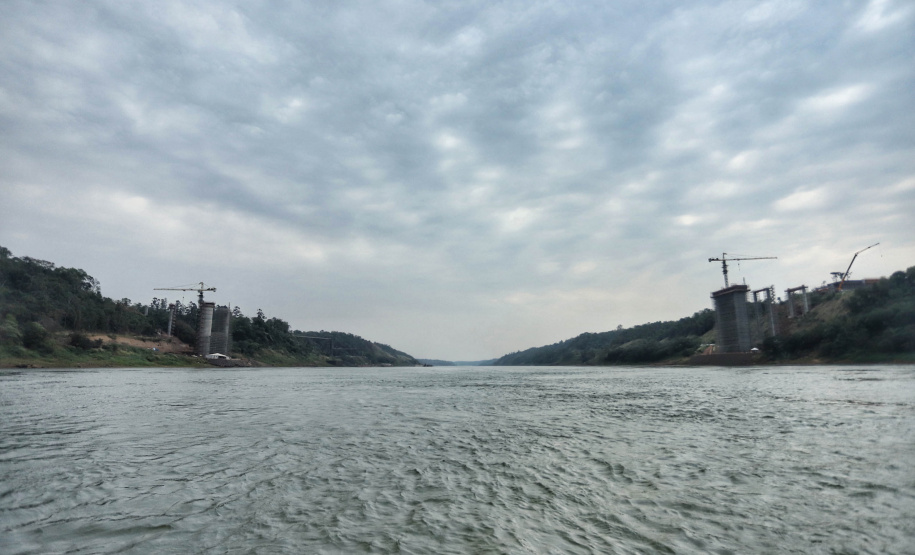 As obras da Ponte da Integração, em Foz do Iguaçu, no Oeste do Estado, atingiram 34% no final de setembro. O projeto é uma parceria entre a usina, o Governo do Estado e o governo federal. A gestão da obra é feita pela Secretaria da Infraestrutura e Logística do Paraná