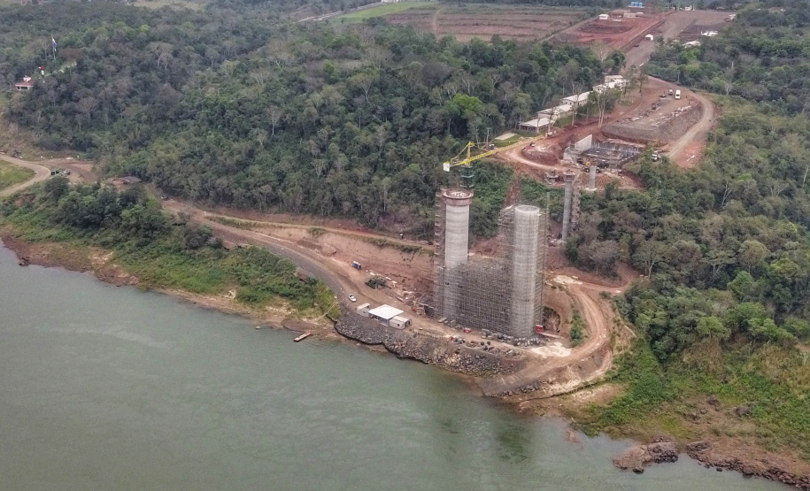 As obras da Ponte da Integração, em Foz do Iguaçu, no Oeste do Estado, atingiram 34% no final de setembro. O projeto é uma parceria entre a usina, o Governo do Estado e o governo federal. A gestão da obra é feita pela Secretaria da Infraestrutura e Logística do Paraná