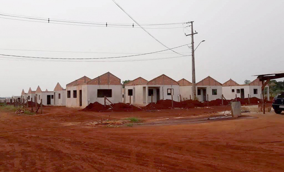 Técnicos da Cohapar vistoriaram nesta quinta-feira (8) a obra de construção do Residencial Amador Gonçalves, em Jardim Alegre, na região do Vale do Ivaí. Eles fiscalizaram o cumprimento do cronograma do empreendimento, que conta com 41 unidades habitacionais financiadas pelo programa Casa Fácil Paraná, do Governo do Estado.
Foto: Elisângela de Araújo.