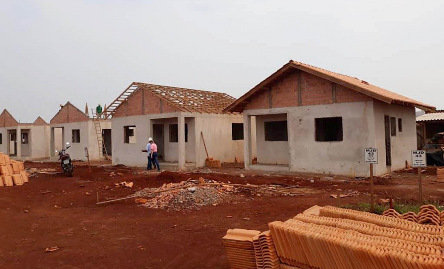 Técnicos da Cohapar vistoriaram nesta quinta-feira (8) a obra de construção do Residencial Amador Gonçalves, em Jardim Alegre, na região do Vale do Ivaí. Eles fiscalizaram o cumprimento do cronograma do empreendimento, que conta com 41 unidades habitacionais financiadas pelo programa Casa Fácil Paraná, do Governo do Estado.
Foto: Elisângela de Araújo.