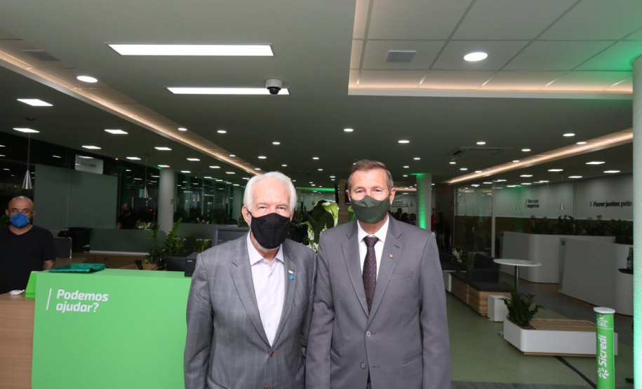 As cooperativas de créditos são estratégicas e ajudam a fortalecer o setor produtivo paranaense, em especial durante a pandemia da Covid 19. A afirmação foi feita pelo vice-governador Darci Piana ao participar, nesta quinta-feira (08), da inauguração de uma agência do Sicredi em Curitiba. Ele destacou o setor, que hoje representa na região Sul cerca de 15% no sistema financeiro.. Foto: Camila Tonett