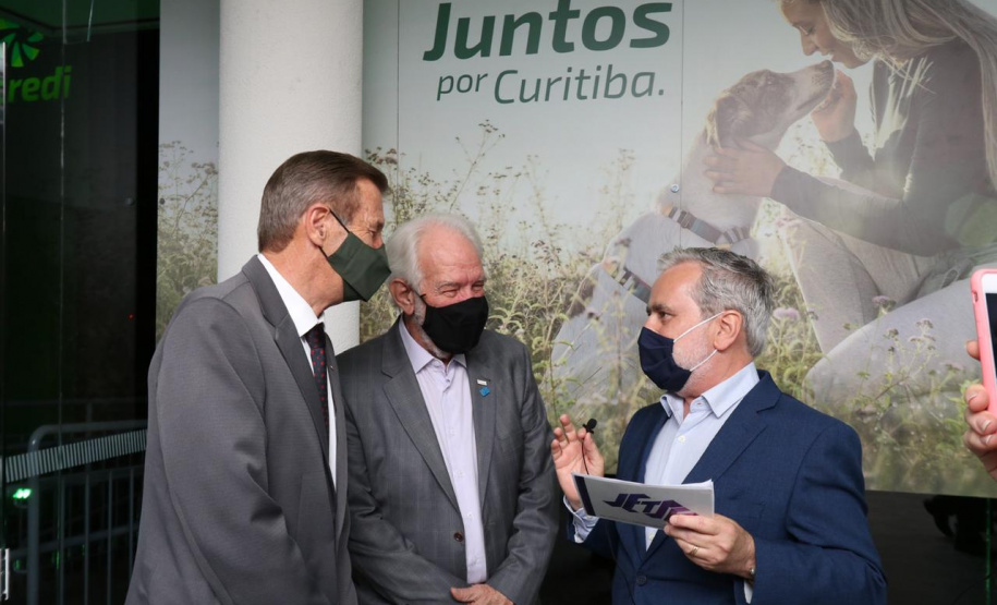 As cooperativas de créditos são estratégicas e ajudam a fortalecer o setor produtivo paranaense, em especial durante a pandemia da Covid 19. A afirmação foi feita pelo vice-governador Darci Piana ao participar, nesta quinta-feira (08), da inauguração de uma agência do Sicredi em Curitiba. Ele destacou o setor, que hoje representa na região Sul cerca de 15% no sistema financeiro.. Foto: Camila Tonett